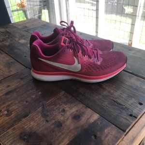 Nike air zoom tennis shoes